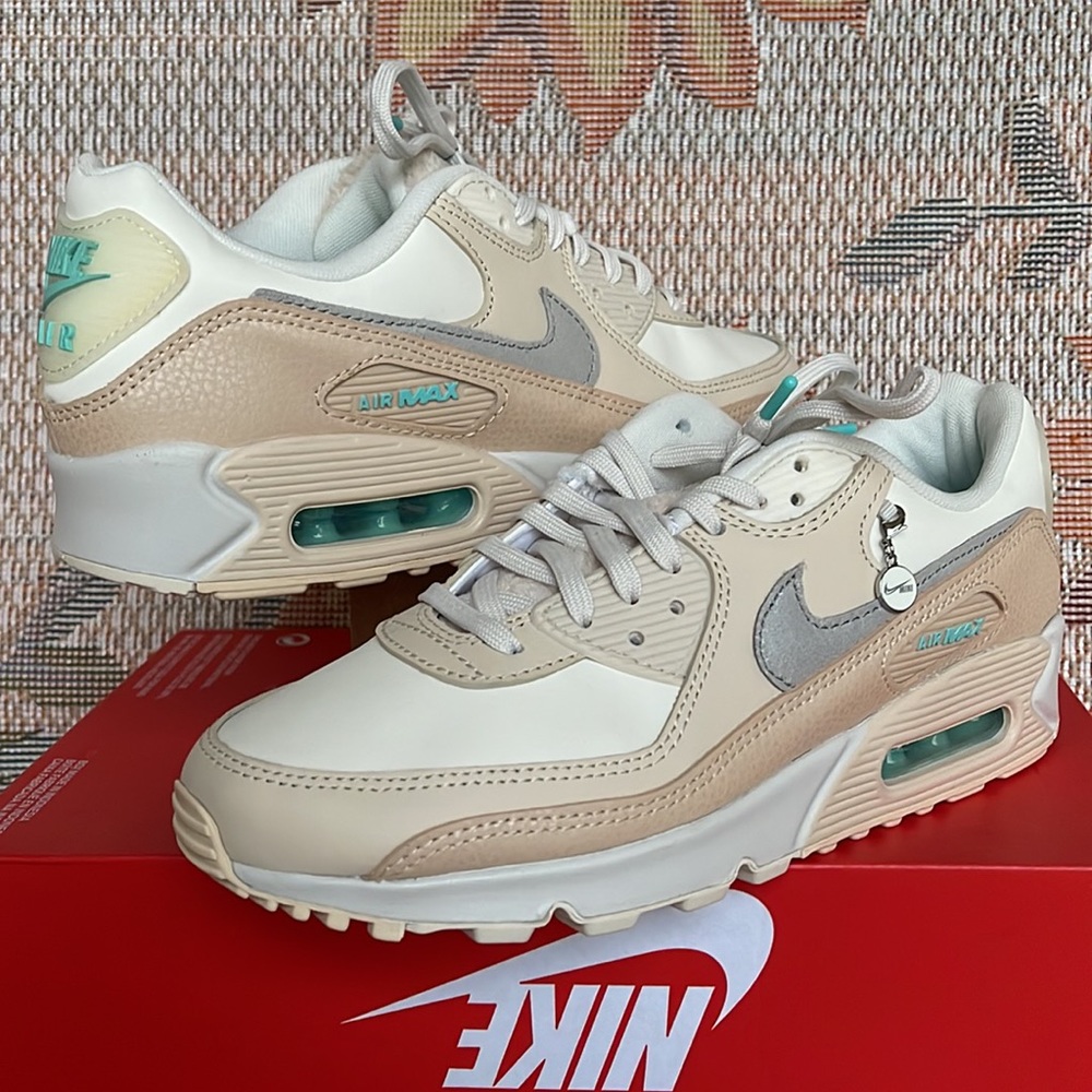 Nike Air Max Women's Shoes - Cream and Gray